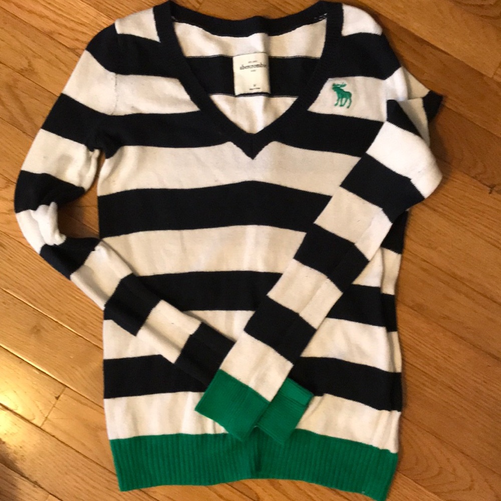 Abercrombie kids sweater size M